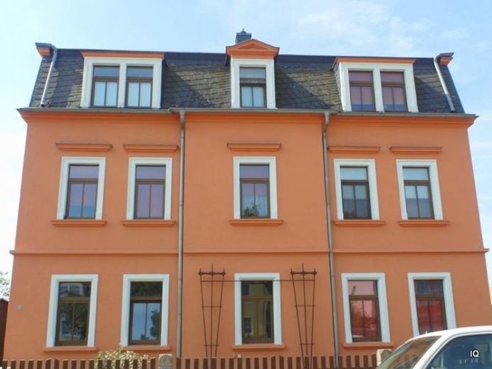 Ab August 2026: Freundliche 2-Zimmer-Dachwohnung mit Laminatboden & Bad mit Dusche – Foto 1