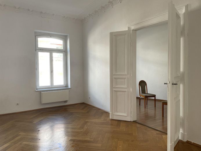 Elegante apartamento histórico de 5 habitaciones con balcón soleado de 16 m² – Disponible a partir del 15 de septiembre de 2026 – Foto 6