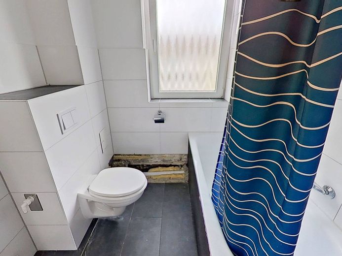Hübsche 2-Zimmer-Wohnung mit BALKON, EBK und viel Lichteinfall – Ansicht I: Bad