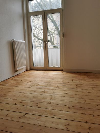 OF HBF-3 ZKB Altbau – Schlafzimmer mit Balkon