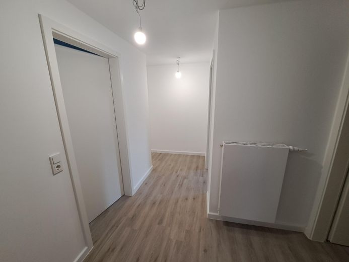 Moderno appartamento mansardato con 2 locali in centro – Flur