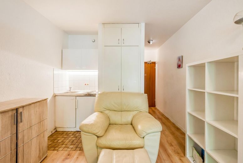 Kapitalanlage mit 6,5% Rendite o. Studentenwohnung fürs eigene Kind 1Zi.-Wohg. frei ab 1.11.26 #3007 – Blick zur Küche