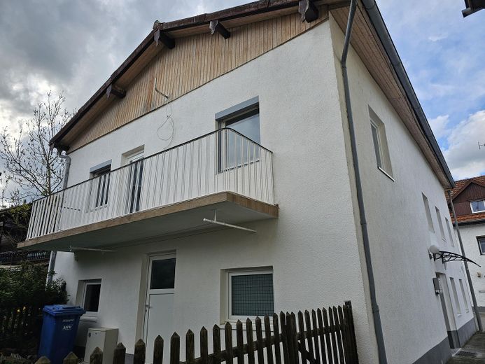 Vollständig renoviertes und modernisiertes 5-Zimmer-Einfamilienhaus in Eichendorf – Hinteransicht
