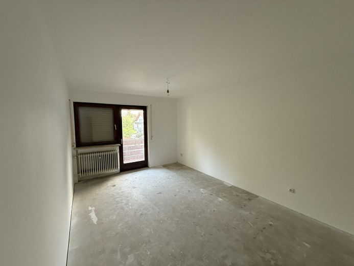 Platz für die ganze Familie: 5-Zimmer-Reiheneckhaus in zentraler Lage von Schwabach – Elternschlafzimmer mit Balkon