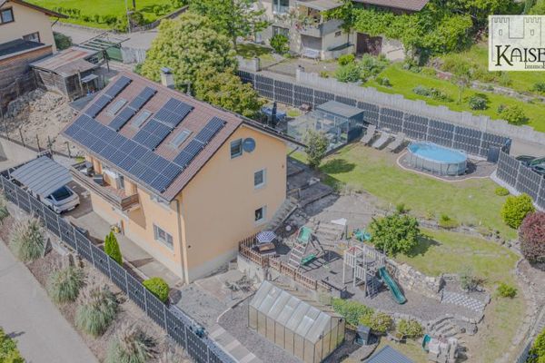 Eifamiliare intelligente con unità abitativa secondaria con giardino per tutta la famiglia