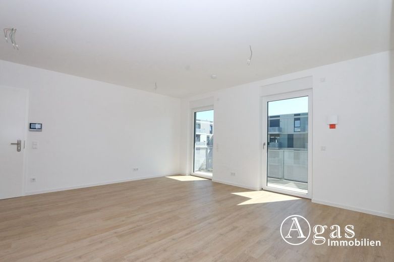 Schöne 3-Zimmer-Wohnung mit Balkon in Schönefeld – offener Wohn-Küchenbereich