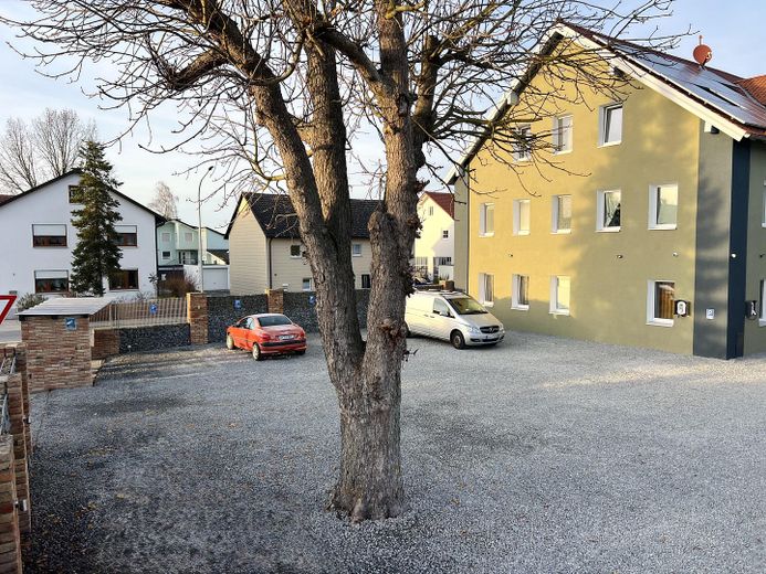 Straubing yakınlarında 11 konut birimli apartman – tamamen kiralanmış ve komisyonsuz – Außenansicht