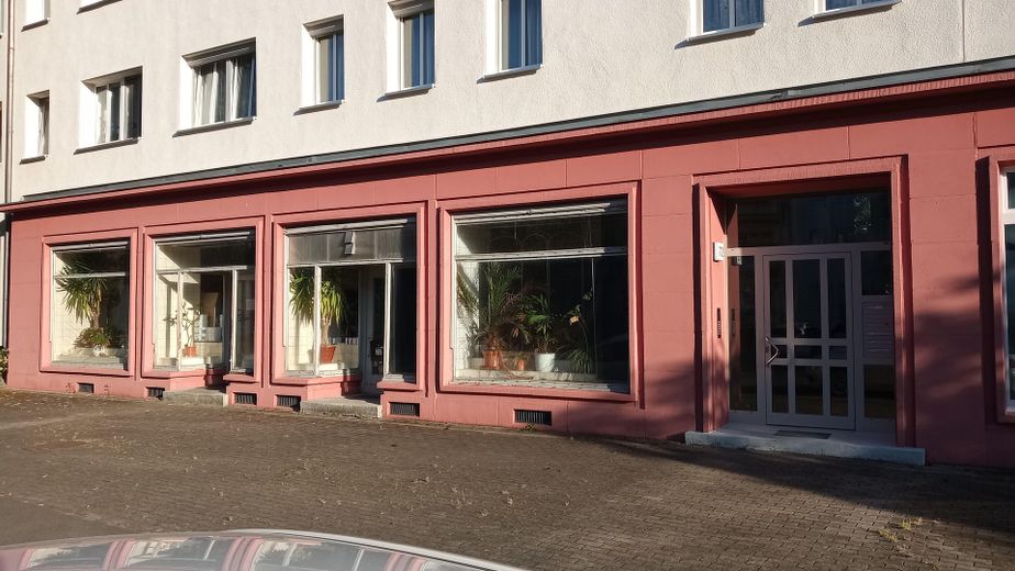 183 qm am Wasserturm, große Laden-/Büro- Praxisräume in zentraler Lage von Markkleeberg zu vermieten – Foto 1