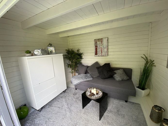 Exklusives Einfamilienhaus mit Wellnessgarten – Wohnen auf höchstem Niveau – Gartenhaus