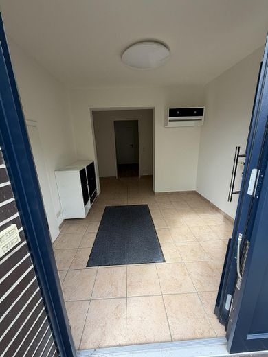 Komplett renoviertes Zweifamilienhaus 160 qm, in ruhiger Alleinlage mit großem Grundstück – Flurbereich EG