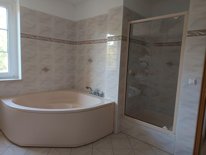 Göl kenarında yaşayın - 2,5 odalı – Badezimmer Perspektive 1