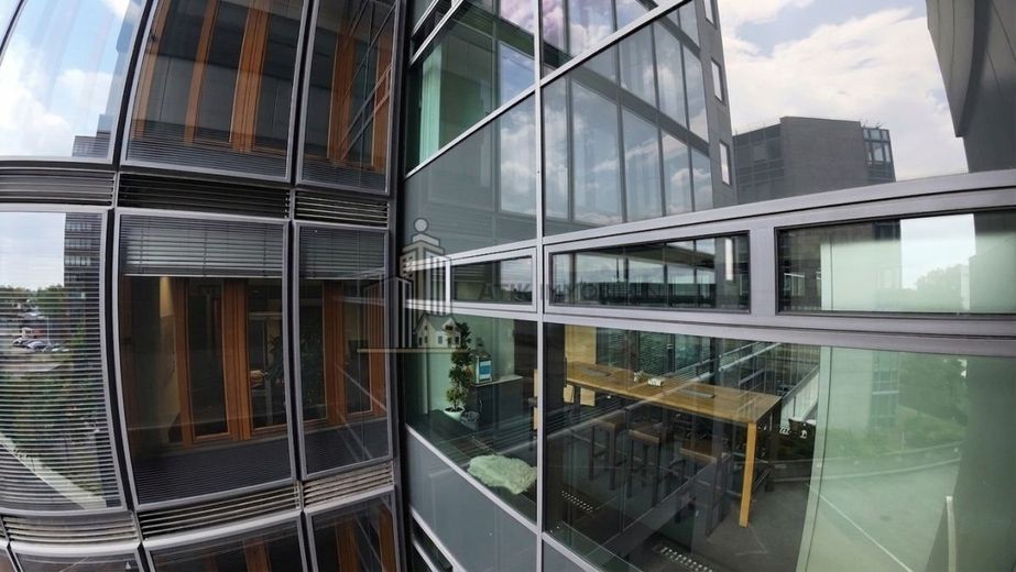 ATIK: Lichtdurchflutete Büroflächen in hervorragender Lage – Drohnenaufnahme