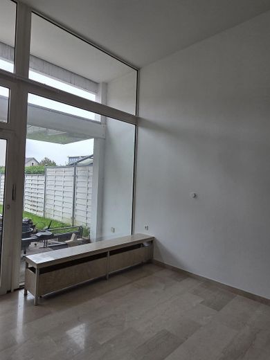 Casa a schiera esclusiva, ristrutturata e inondata di luce, con architettura particolare - 5 min. dall’autostrada A8 – Foto 6