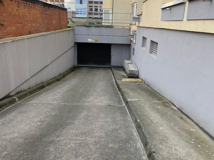 Tiefgaragenstellplatz in abgeschlossener Tiefgarage, D7 nähe Mannheimer Innenstadt zu vermieten – Foto 1