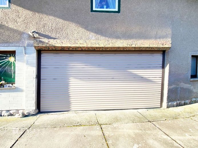 Mietkauf möglich: Mehrgenerationen-Haus in Möckers: 8 Zimmer, 2 Küchen, Nebengelass &amp; viel Platz – Garage mit Rolltor elektrisch