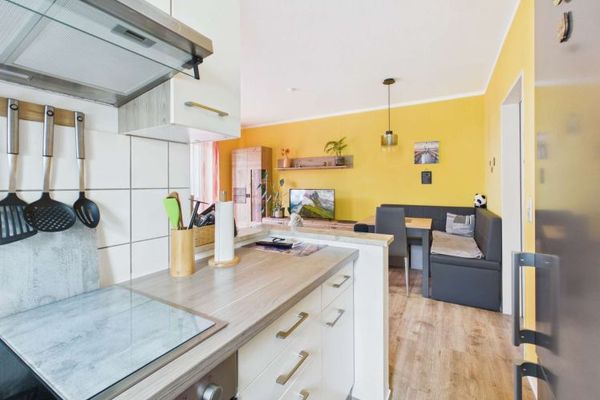 Helle Erdgeschosswohnung mit Terrasse und Carport in Rodewisch