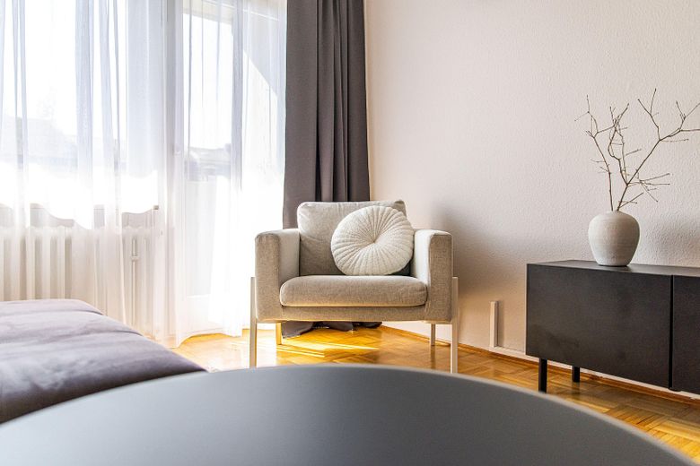 Business Living Bamberg | Totalmente amueblado · Todo incluido · Ubicación privilegiada – Stilvoll möbliertes Wohnzimmer