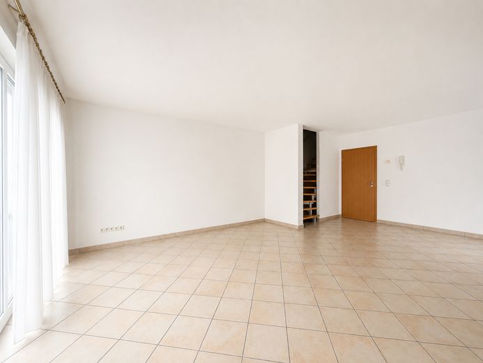*Reihenendhaus in ruhiger Lage von FFM-Griesheim* – Wohn- Esszimmer