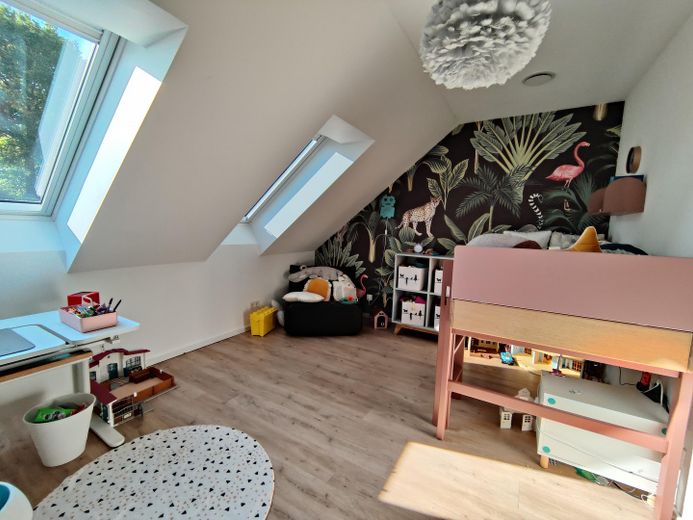 Kinderzimmer 2 Fenster