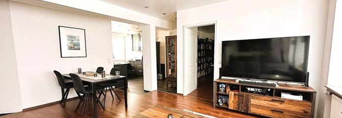 Appartamento di 3 locali con cucina, bagno e corridoio, molto curato, in una posizione perfetta in centro città
