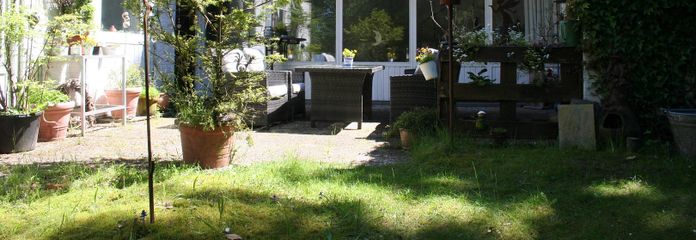 teilweise überdachte Terrasse