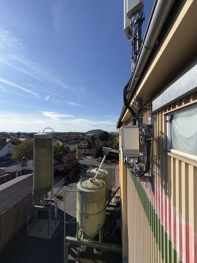 GUTE LAGE IN GUDENSBERG - Vielseitig nutzbare Gewerbeimmobilie mit Lager- und Freiflächen – Mobilfunkantennen d. Mieters