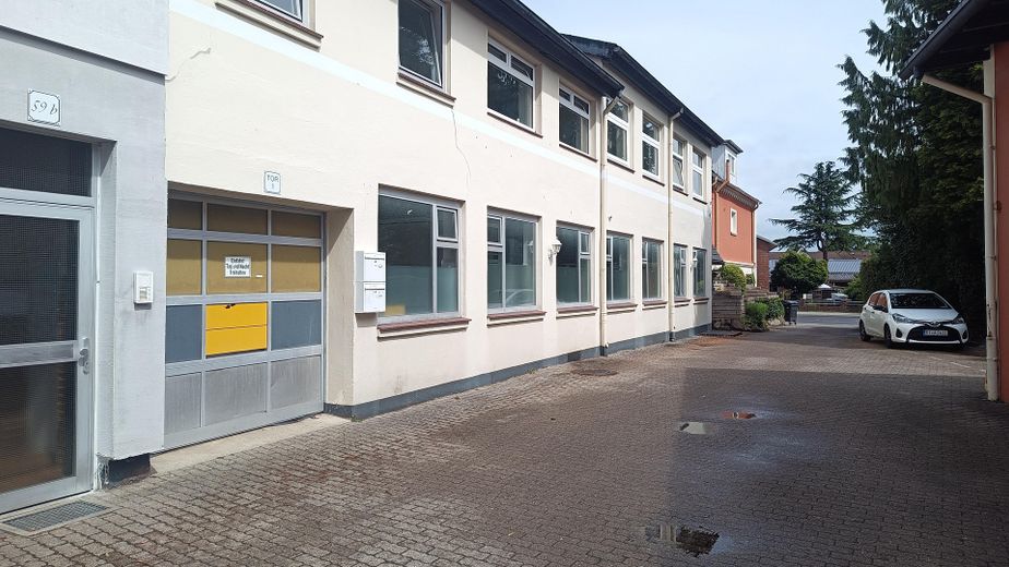 Lagerhalle 186 m², erbenerdig mit Rolltor und eigenem WC in 22869 Schenefeld – Lagerräume