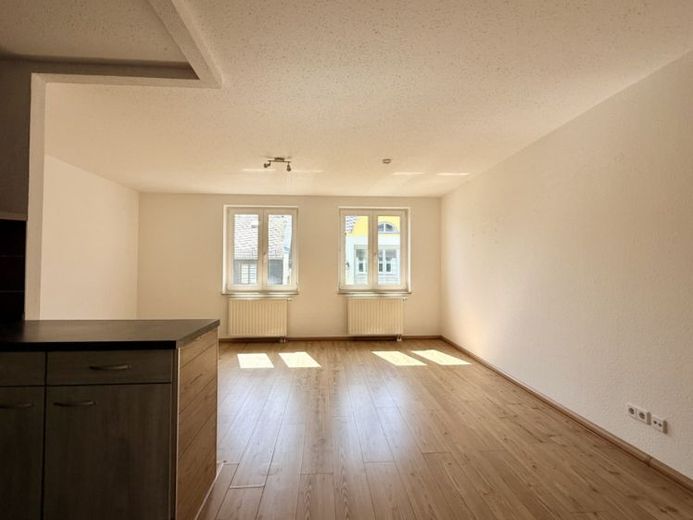 Attraktive 2-Raum-Wohnung mitten im Zentrum von Plauen – फोटो 1