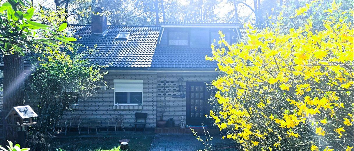 EINZIGARTIG 3 HÄUSER,GROßFAMILIEN-OASE MIT PRAXIS-POTENZIAL,HAMBURGER SPECKGÜRTEL – Front Haupthaus