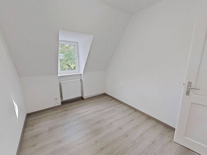 Jasne 3-pokojowe mieszkanie na poddaszu z nowoczesną łazienką z wanną, w odległości spaceru od centrum miasta – Ansicht I: Schlafzimmer I