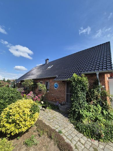 Naturparadies nähe Ludwigslust mit Schwimmteich, Koiteich und Werkstatt für Pendler Hamburg - Berlin – Hinter dem Haus