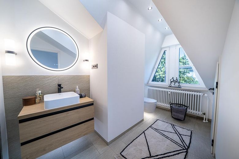 Architekten-Unikat in Neu-Anspach: Moderner Luxus & Erstbezug nach Sanierung – Duschbad
