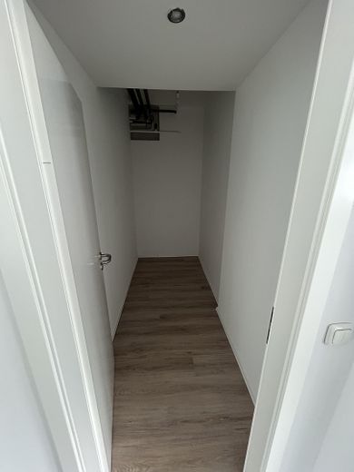 118 m² a 1.003 € di canone netto – solo 16–18 min da Düsseldorf – 4° piano senza ascensore – Abstellraum