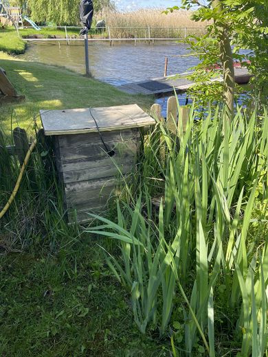 Idyllisches Haus am See mit Bootsanleger – Wasserversorgung Garten
