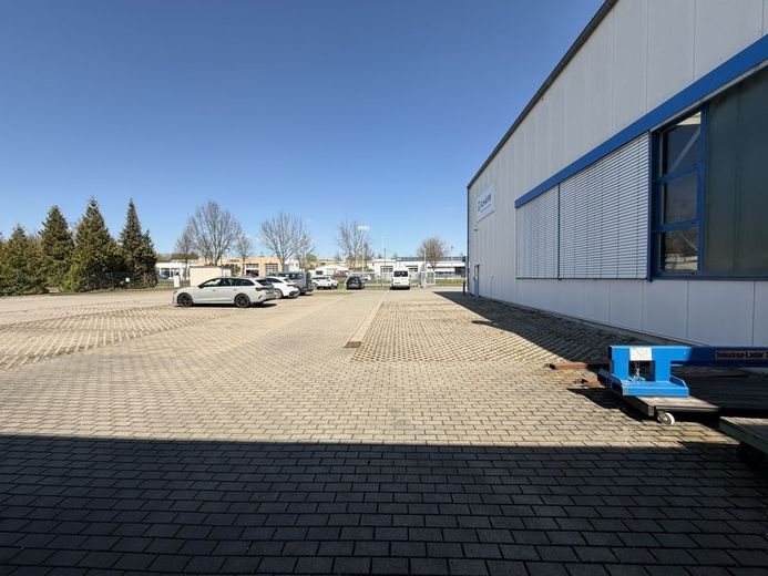 Gewerbeimobilie mit Büro- und Hallenflächen kurzfristig verfügbar – IMG_0260