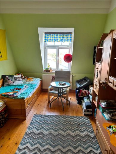 Zeer mooi gerenoveerd appartement in een oud gebouw met uitzicht – Kleines Zimmer