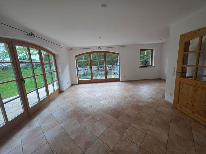 Reihenhaus-Perle nahe Chiemsee &amp; Kampenwand – Wohnzimmer