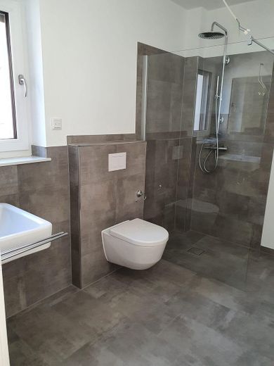 Sehr schöne 2-Zimmer-Wohnung mit Balkon im Herzen von Hofgeismar – Badezimmer