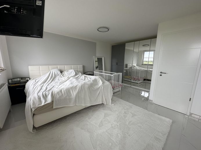 Frisch renoviertes Reihenendhaus mit Gartenparadies & XL-Terrasse – Schlafzimmer