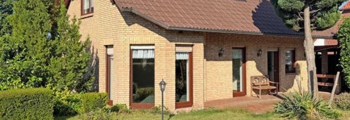 Im schönen Pinnow am See - tolles Haus, schönes Grundstück, heller Keller für Wohnen und Hobby