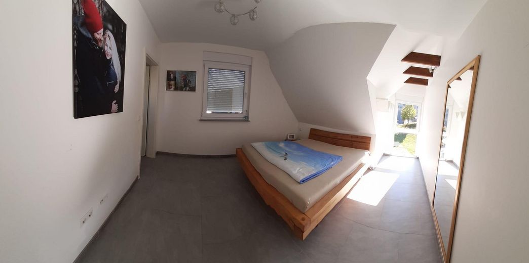 Modernes, zukunftsicheres Effizienzhaus - Wohnen, Arbeiten oder Vermieten - unverbaubare Aussicht – Schlafzimmer OG