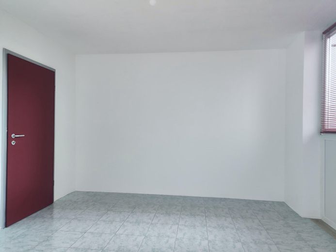 von Privat – Helle 2-Zimmerwohnung mit großer, wettergeschützter Südwestloggia – München-Bogenhausen – Schlafzimmer
