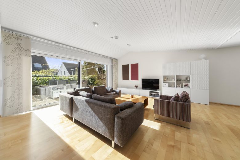Modernes Reihenmittelhaus mit Photovoltaik und viel Platz zum Leben in Großburgwedel – Wohnzimmer