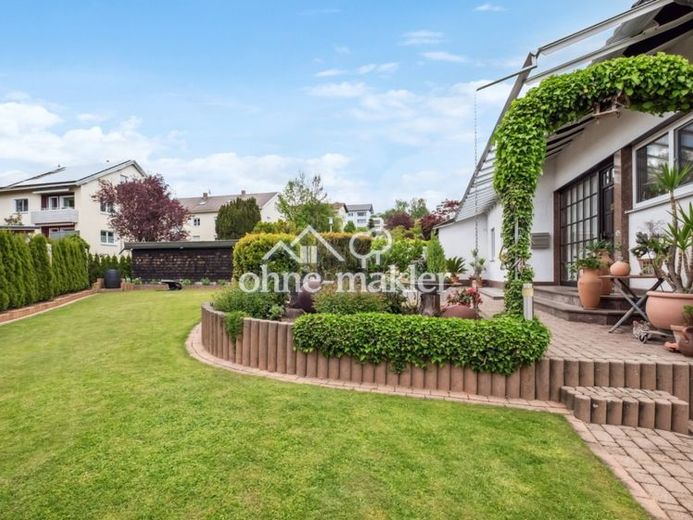 PROVISIONSFREI – Viel Platz für die Familie: Einfamilienhaus mit ELW und Traumgarten in Durach – Foto 1