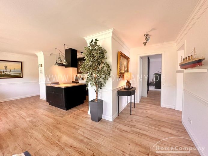 Lichtdurchflutete Designwohnung mit Balkon – bea3bbc524312abaf2d429edc8e75d34a02a1425.jpg