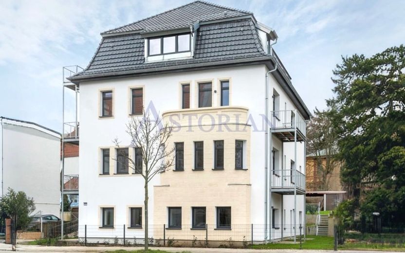 Dachgeschosswohnung in kernsanierter Stadtvilla in Lichterfelde – Ansicht vorne