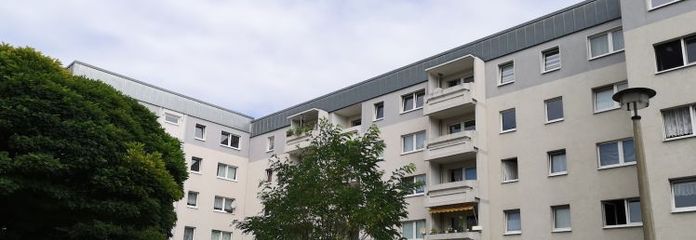 Rodzinne szczęście na wysokim parterze – plac zabaw tuż za drzwiami
