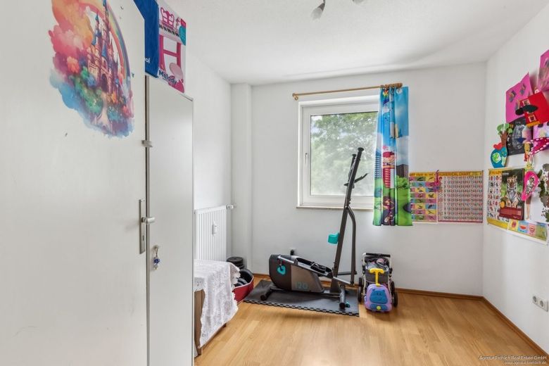 En iyi konumda yatırım fırsatı: Parkstadt Bogenhausen'de yeşil manzaralı kiralık 3 odalı daire – Kind - Arbeiten