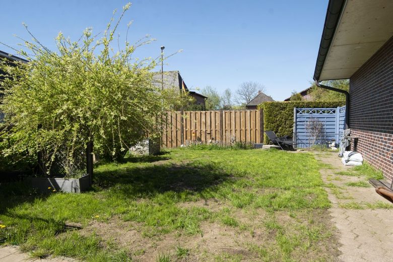 Zwei verbundene Häuser mit Wohn- und Gewerbemöglichkeiten – Reher_Garten01