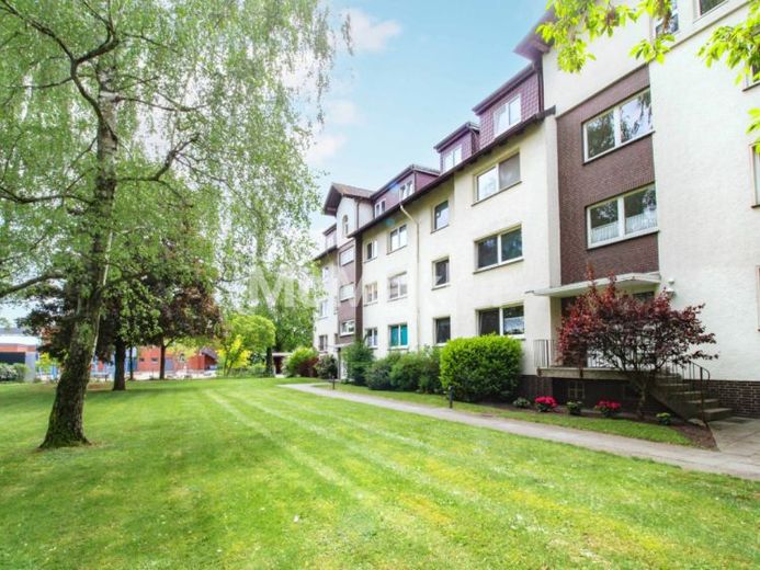 Immediate comfort: 3-room apartment on the 2nd floor in Celle-Altencelle – Foto 1